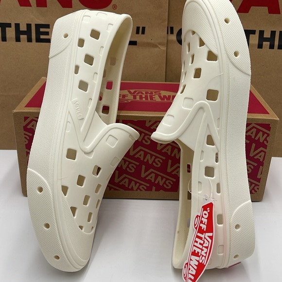 Vans Men’s Slip-On Trk Marshmallow
VN0A5HF8FS8
Sneakers - Picture 11 of 16